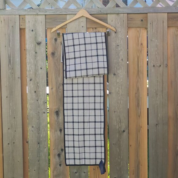 BEAUTIFUL COACH New York Wrap Scarf Double Sided Black and Beige Cold Weather - Picture 7 of 9